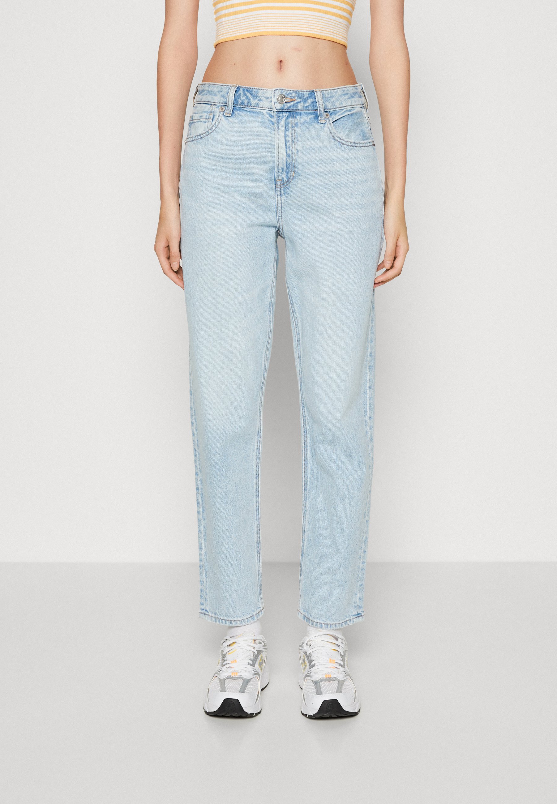 american eagle mom jeans