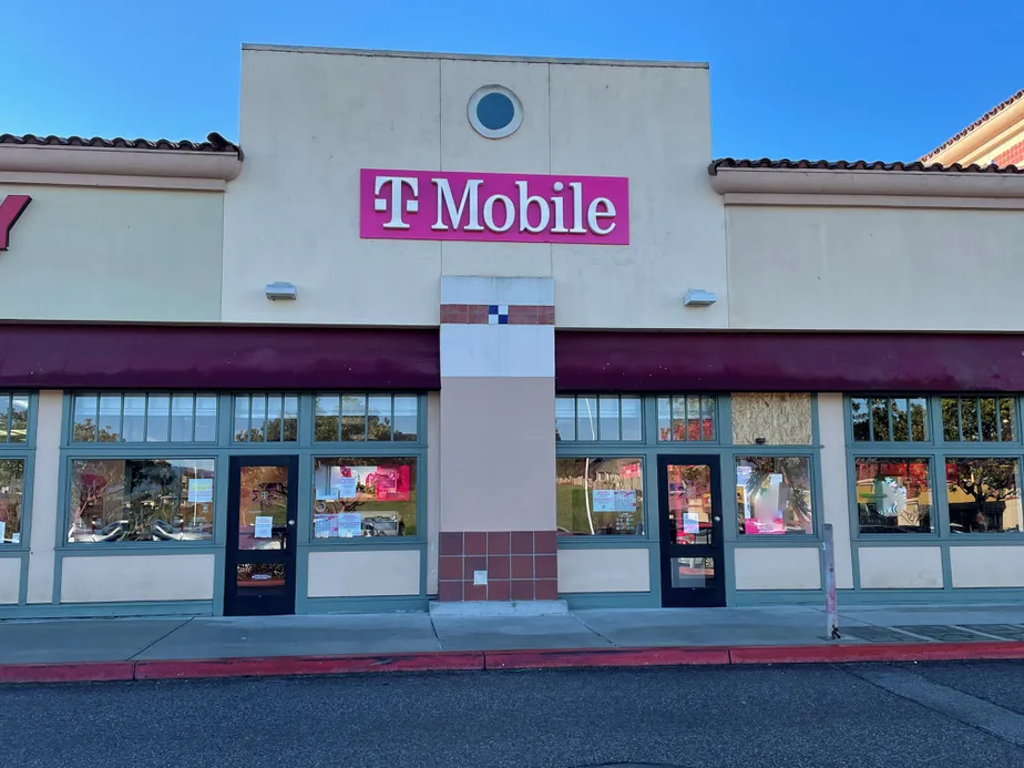 the nearest t-mobile store to my location