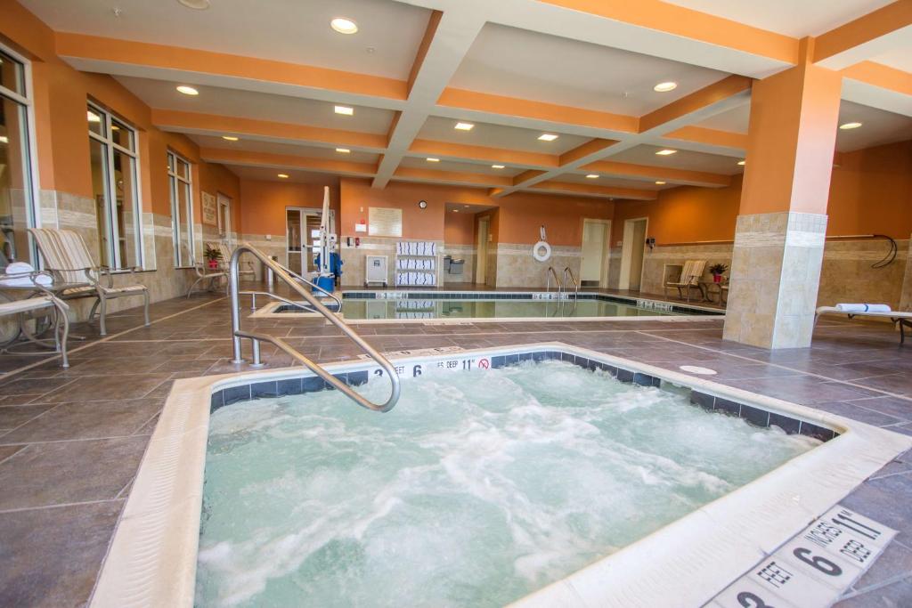 watertown ny hotels with jacuzzi