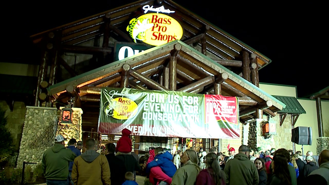 bass pro shop niles ohio opening date