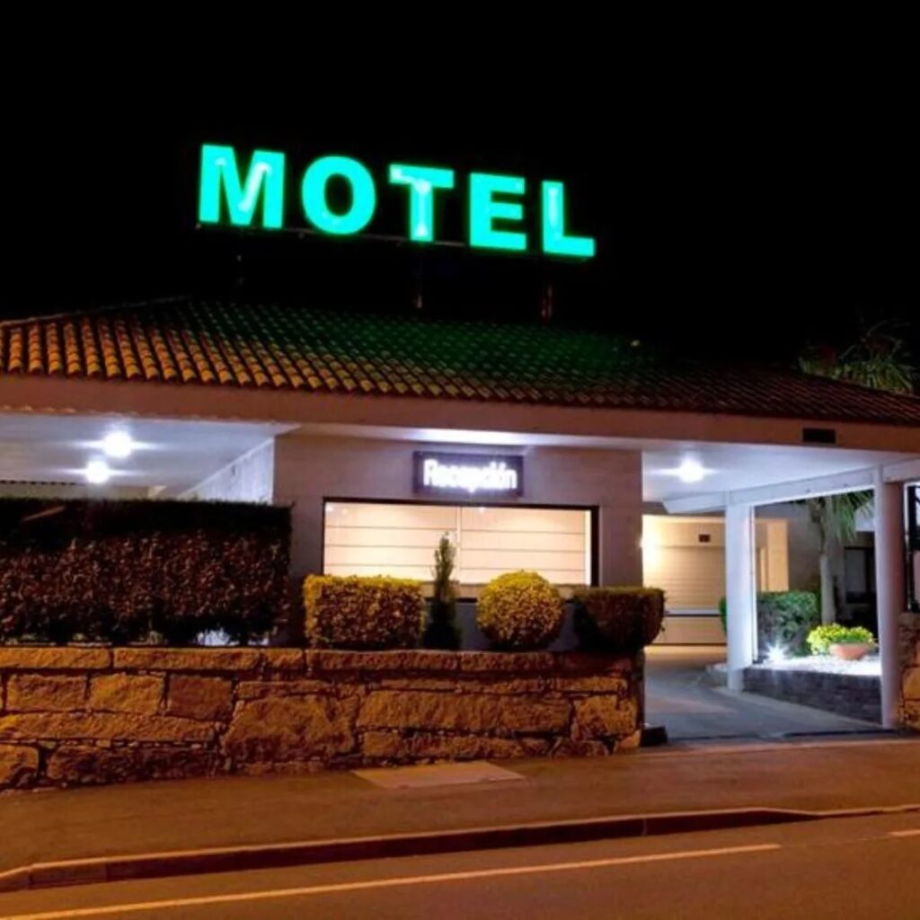 motel cercano ami ubicación