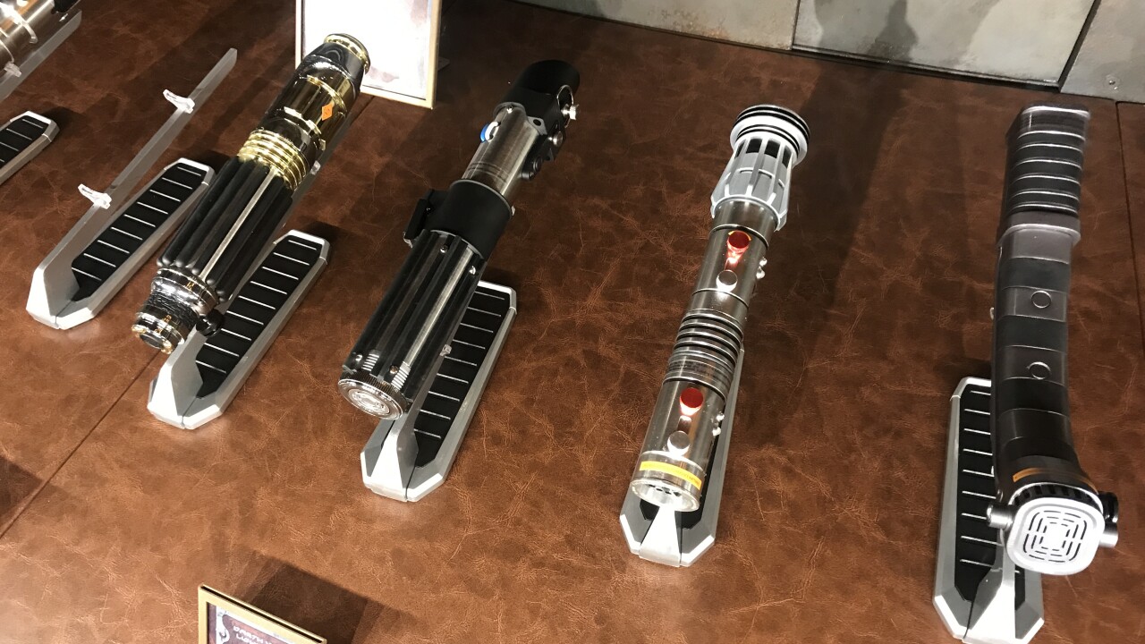 galaxys edge lightsaber