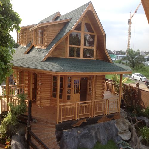 casa de madera sencilla de dos pisos