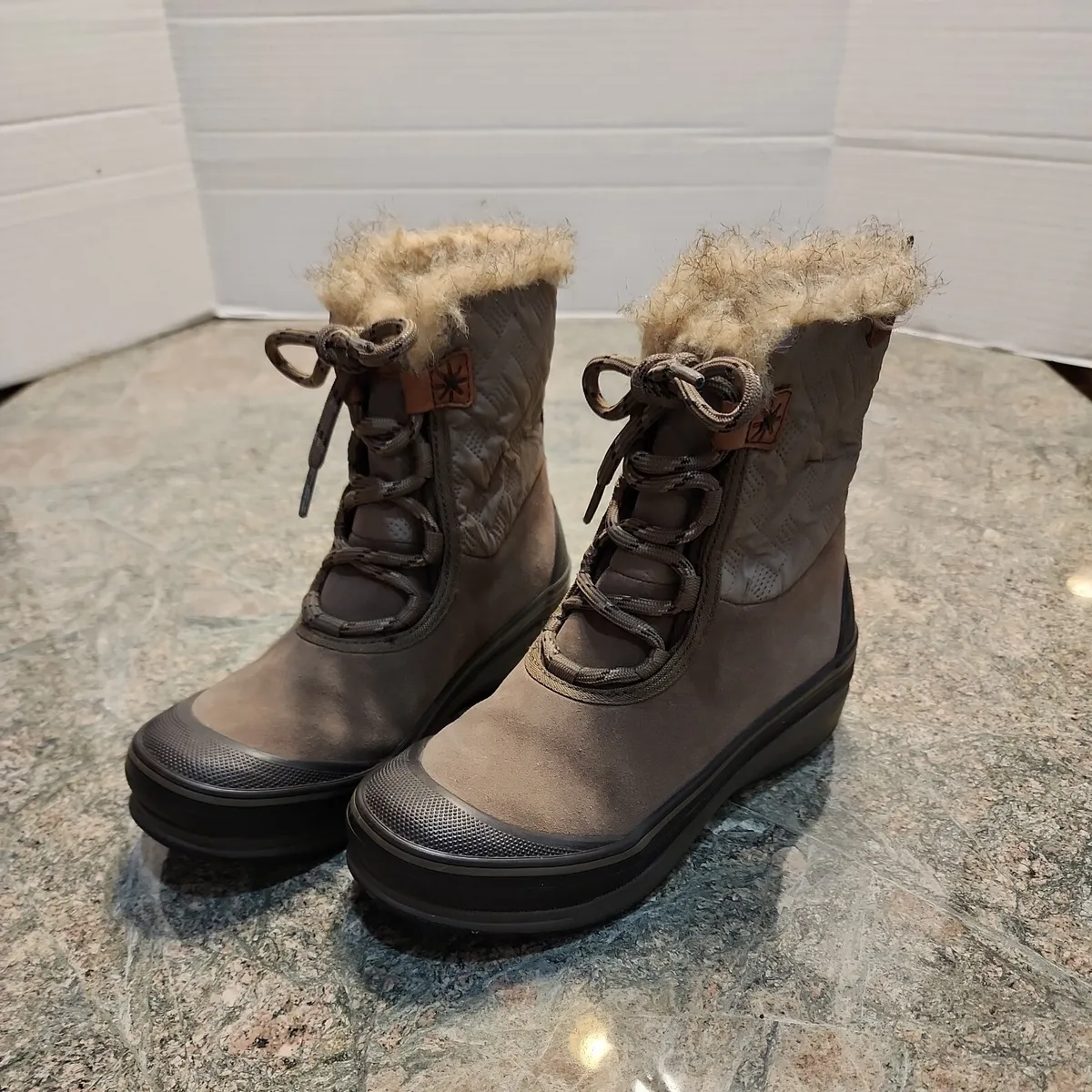 clarks snow boots womens