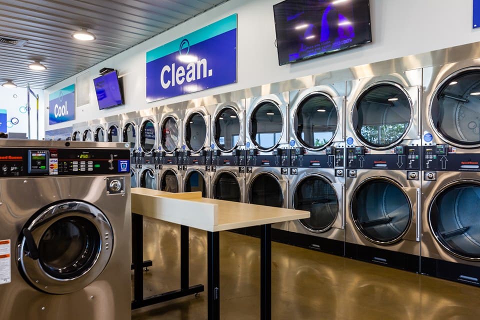 closest laundromat near me