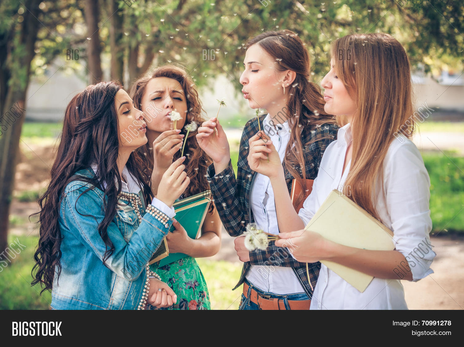 college girls group photo