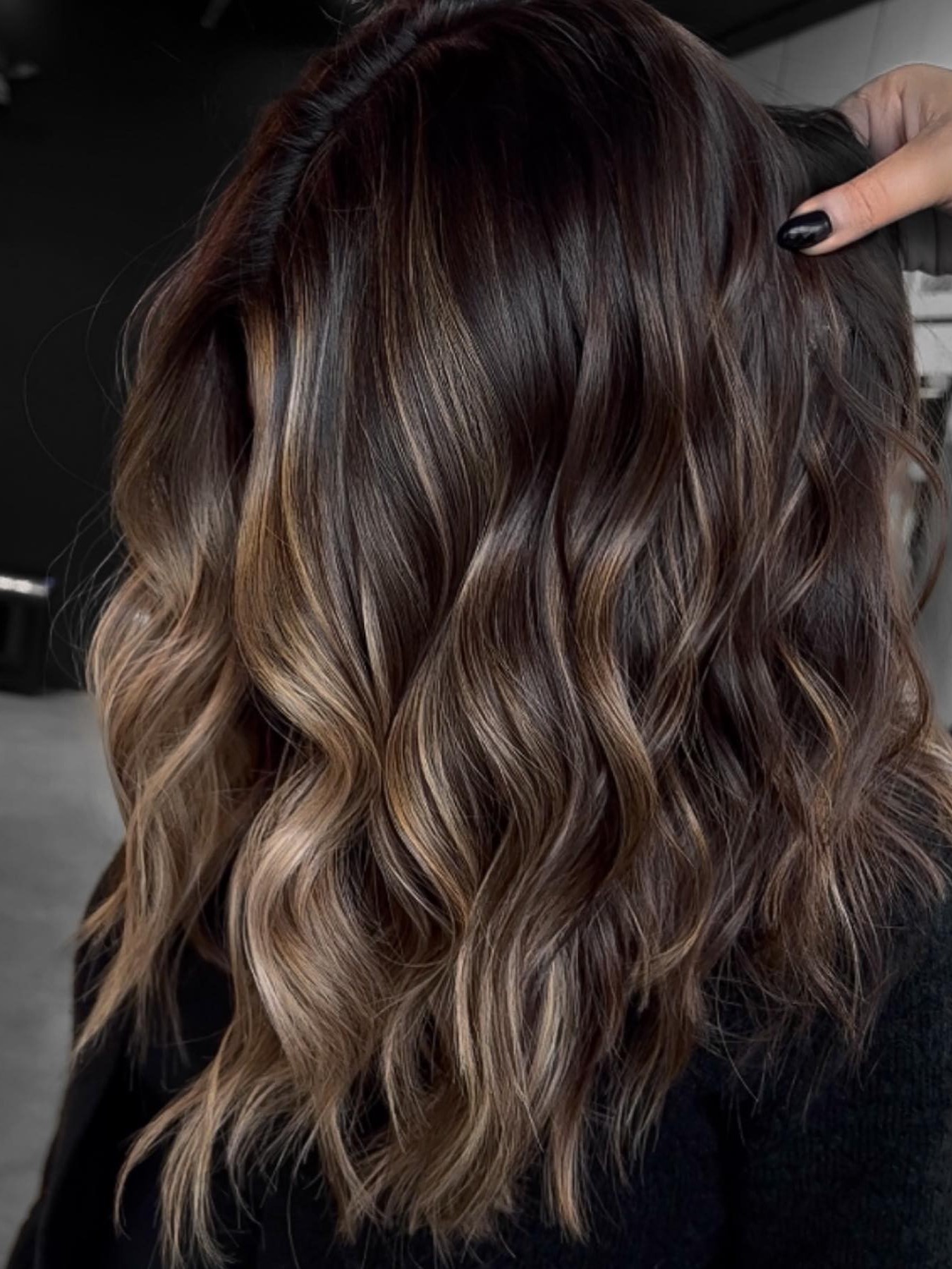 dark brown highlights in blonde hair