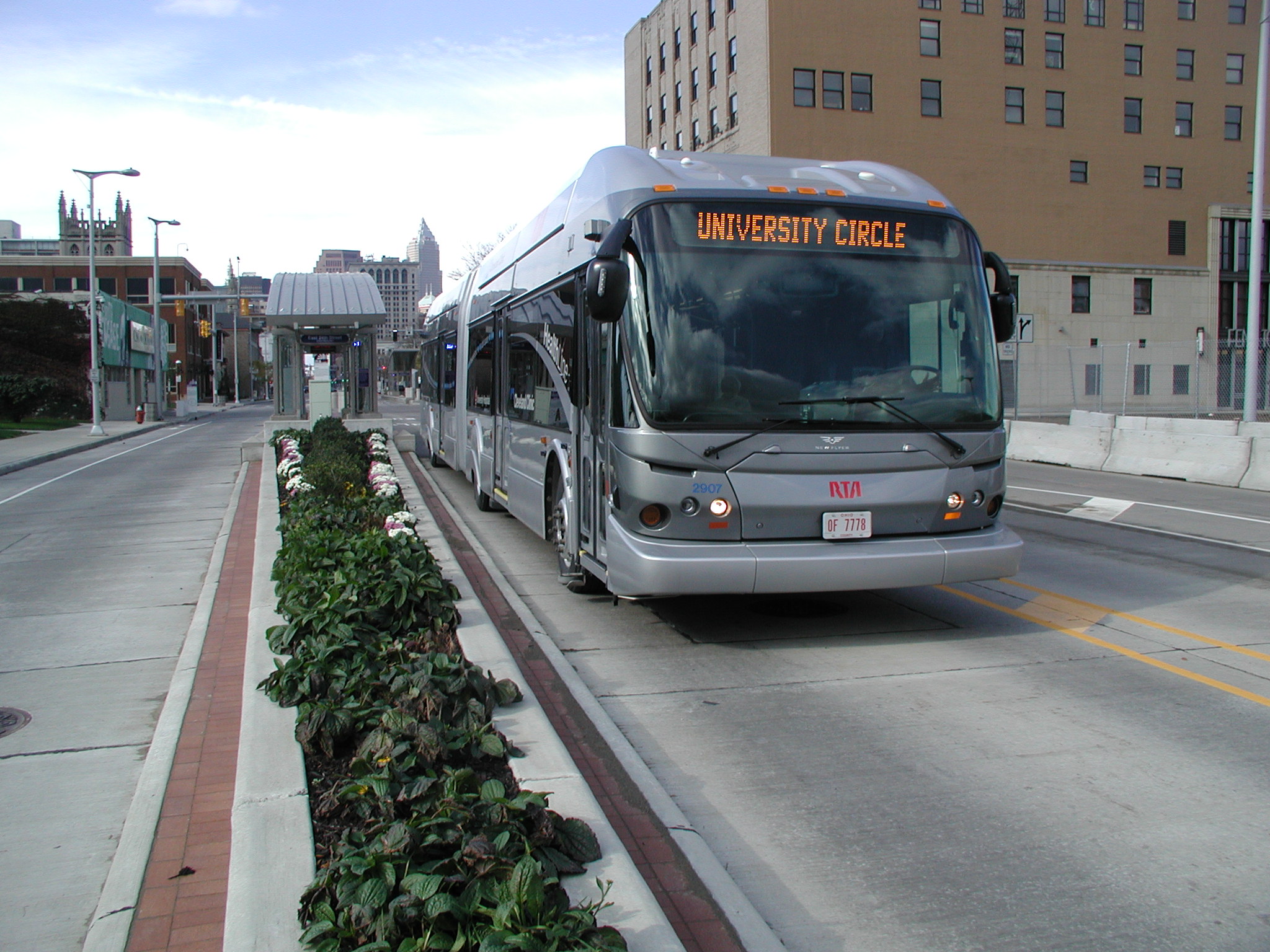 detroit to cleveland bus