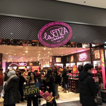 eaton centre la senza