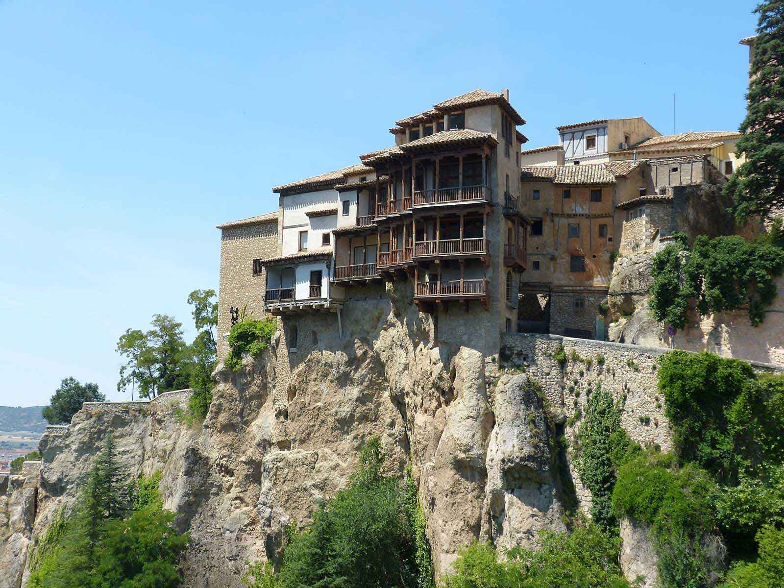 hanging houses spain