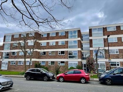 flats to let ealing