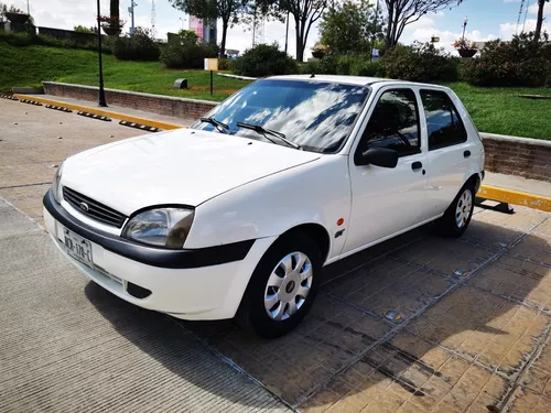 ford fiesta 2001 precio