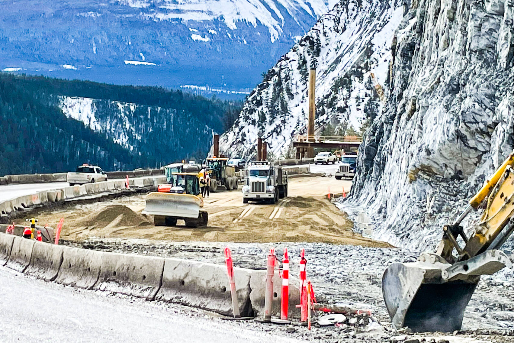 golden to revelstoke highway closure