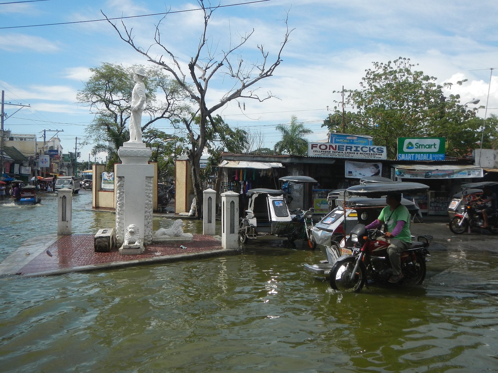 high tide in manila