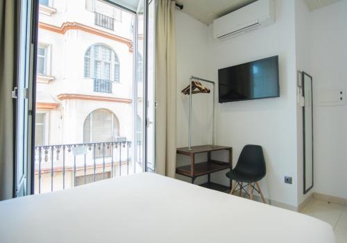 hostal las luces malaga