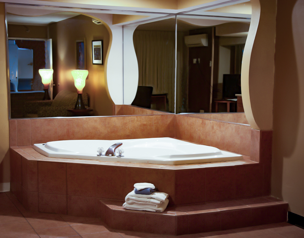 hotels near me with jacuzzi