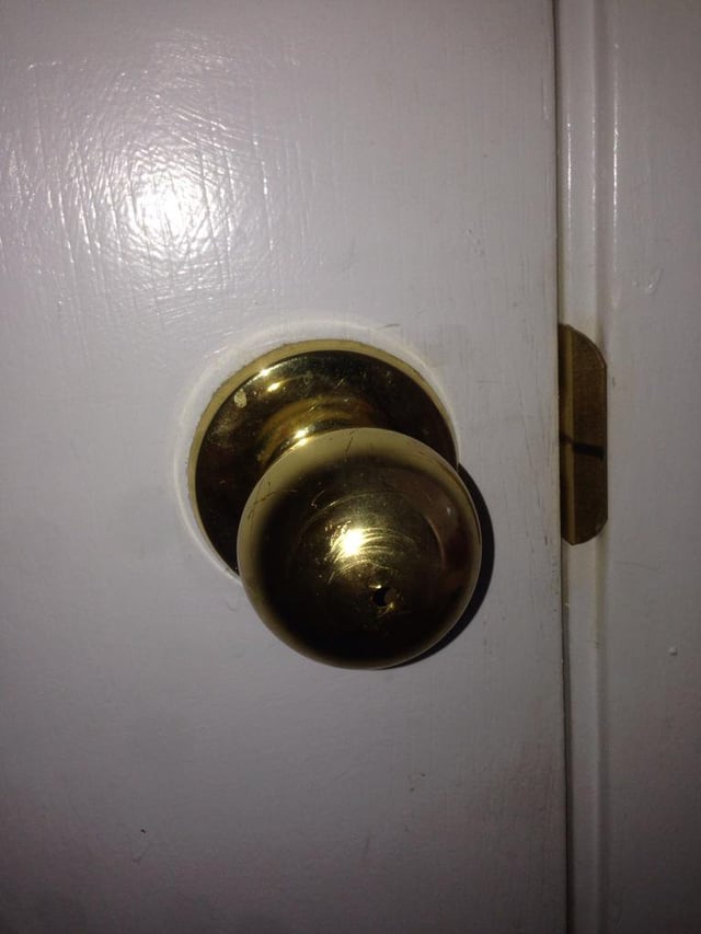 how to unlock door with pinhole