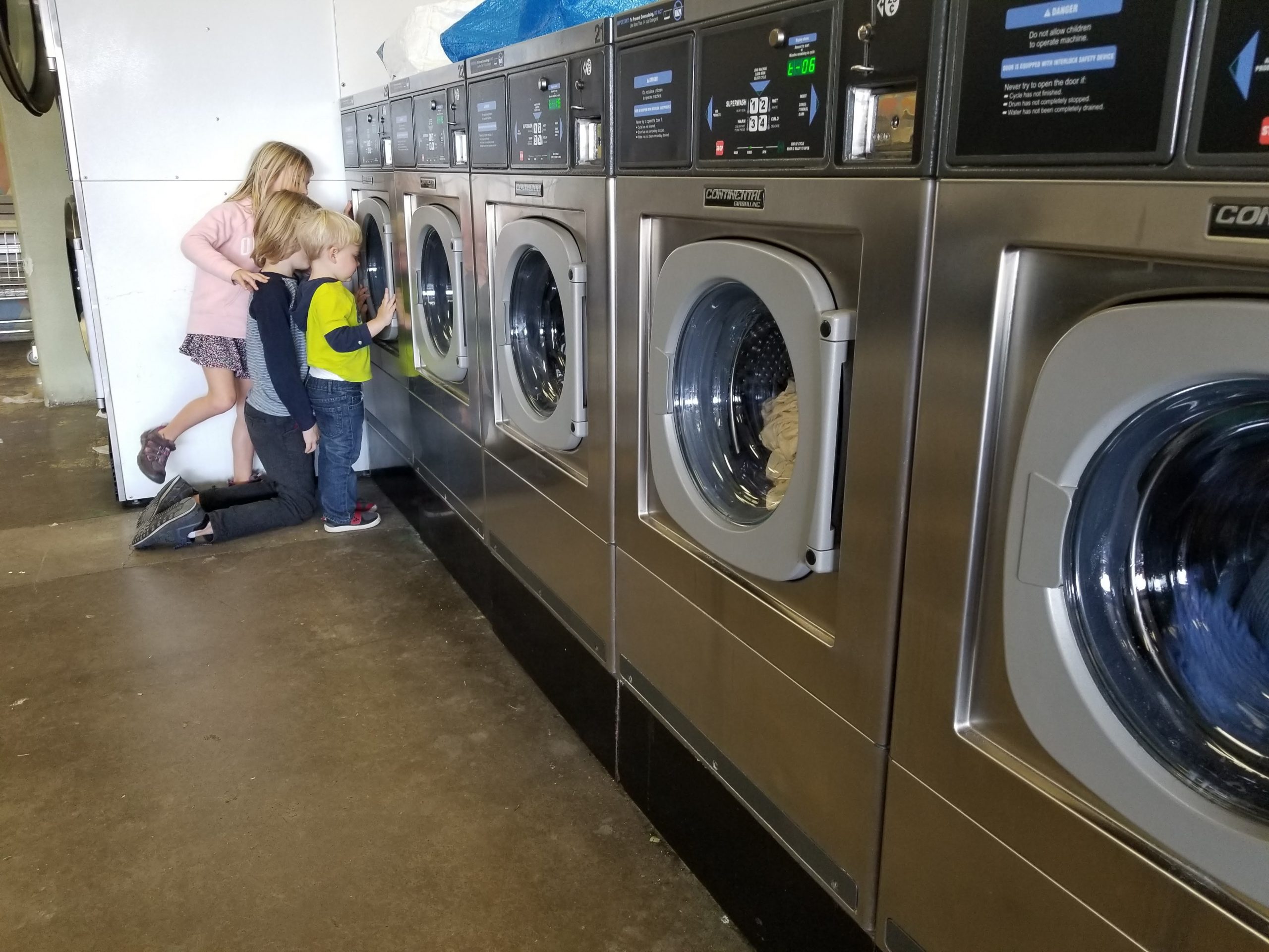 laundromats near me open now