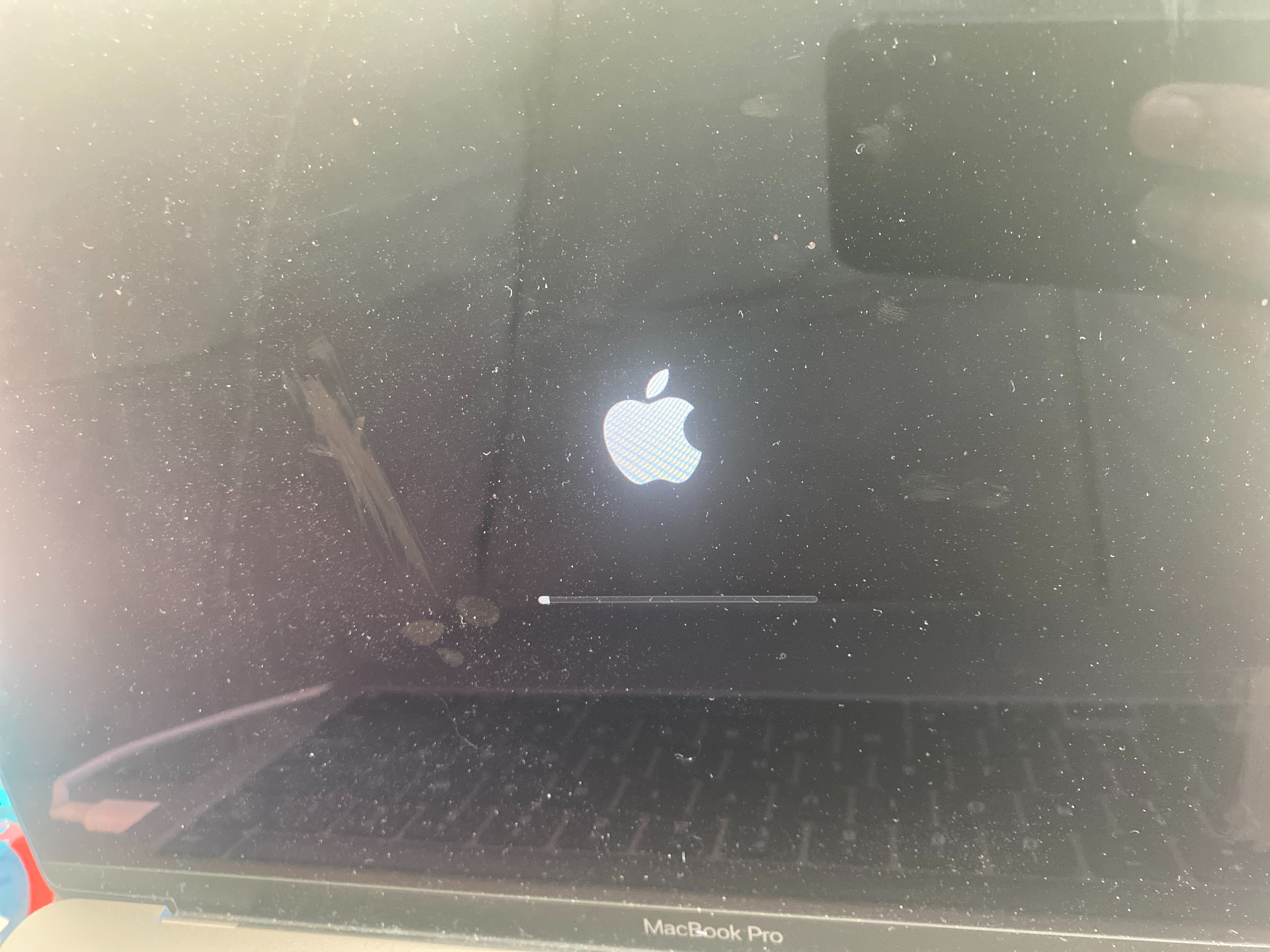 macbook air stuck on apple logo