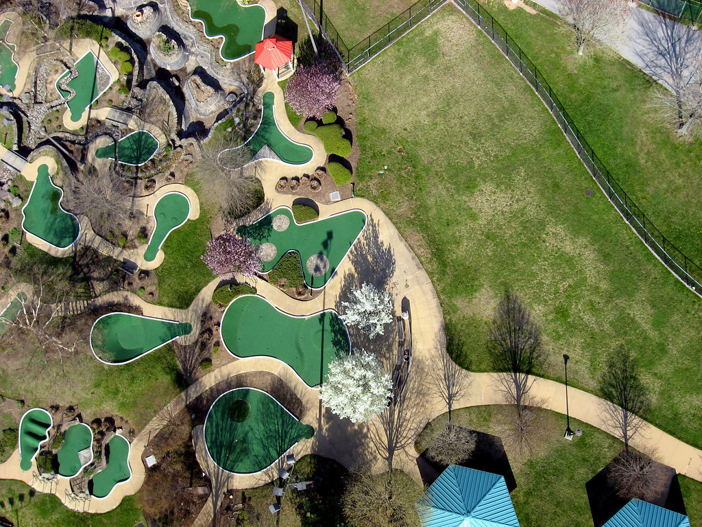 miniature golf eisenhower park