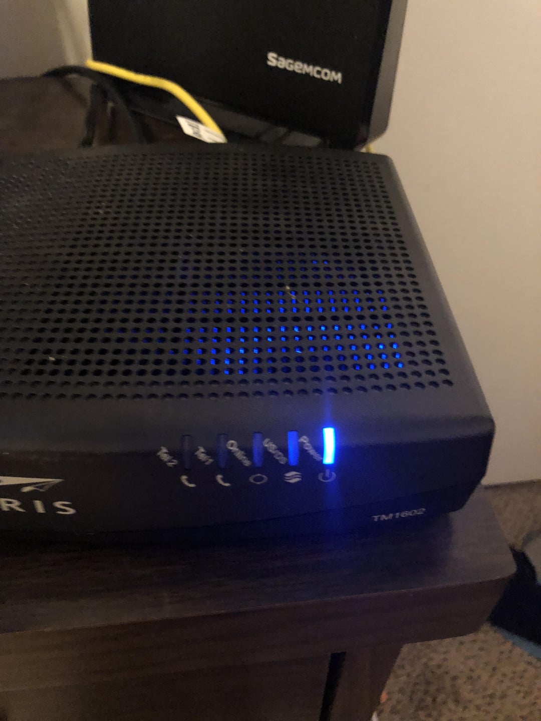 modem online light blinking