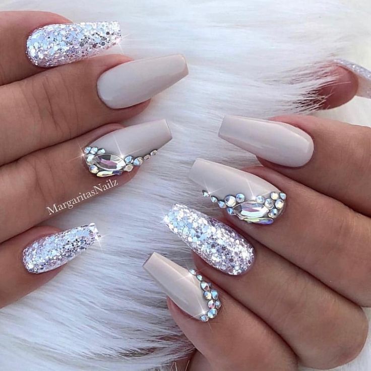 nails with bling design