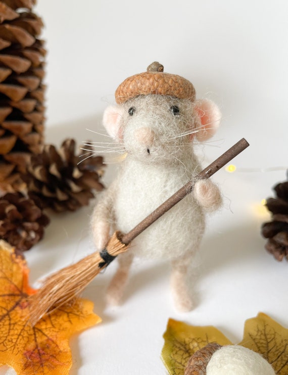 needle felted mouse