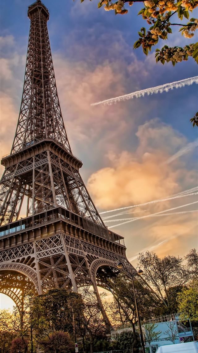 paris wallpaper iphone