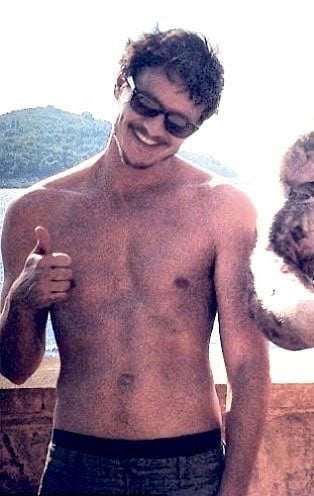 pedro pascal.shirtless