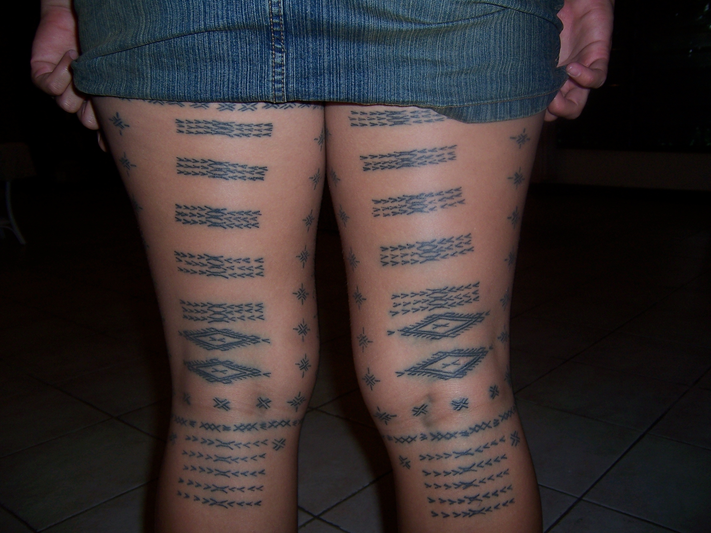 polynesian tattoo leg woman