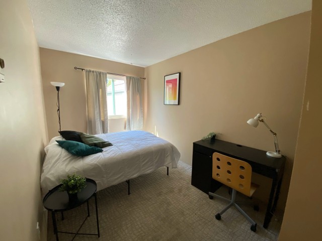 rooms for rent surrey bc