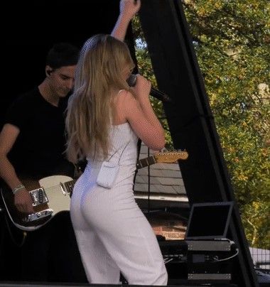 sabrina carpenter ass