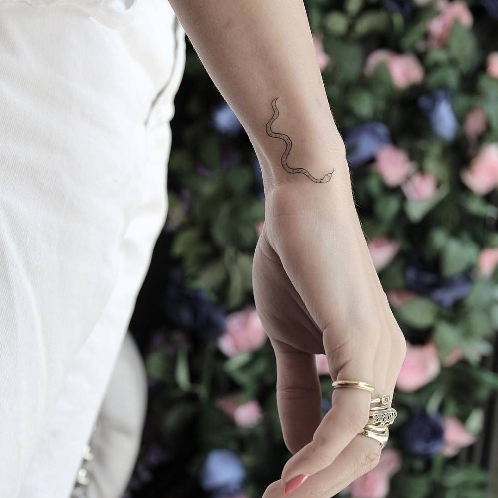 snake wrist tattoo