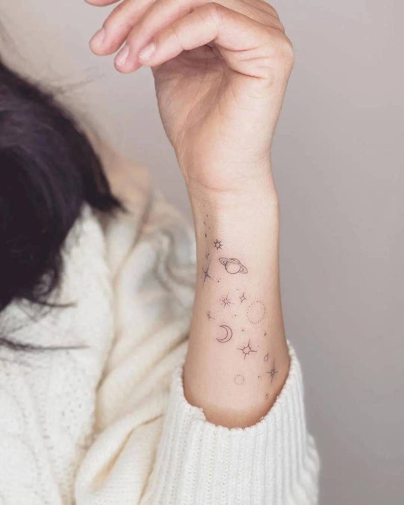 tatuajes finos para mujer en el brazo