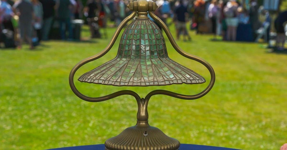 tiffany lotus bell table lamp