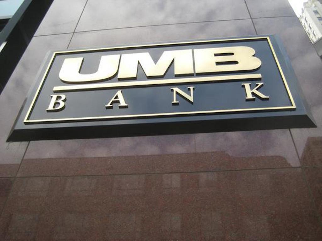 umb bank arnold