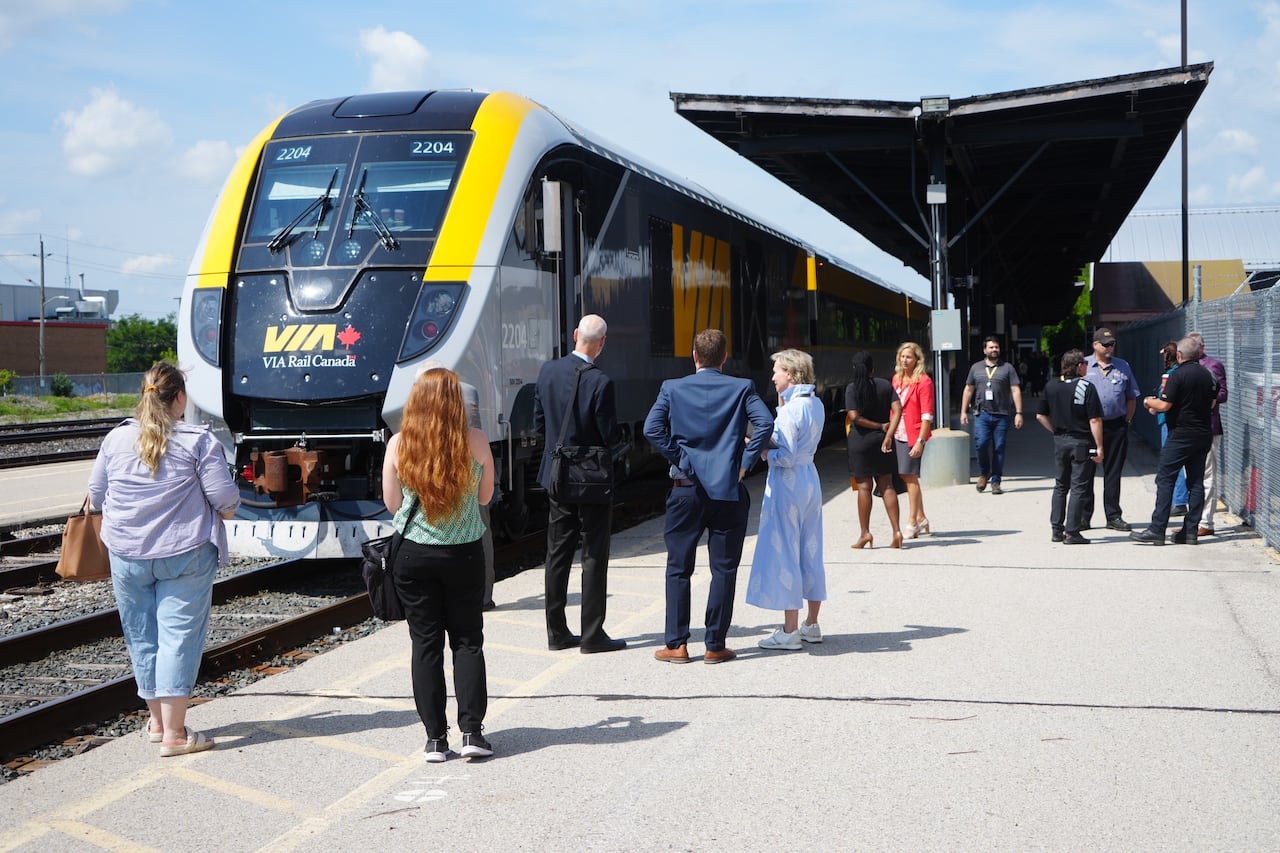 via rail schedule toronto to london