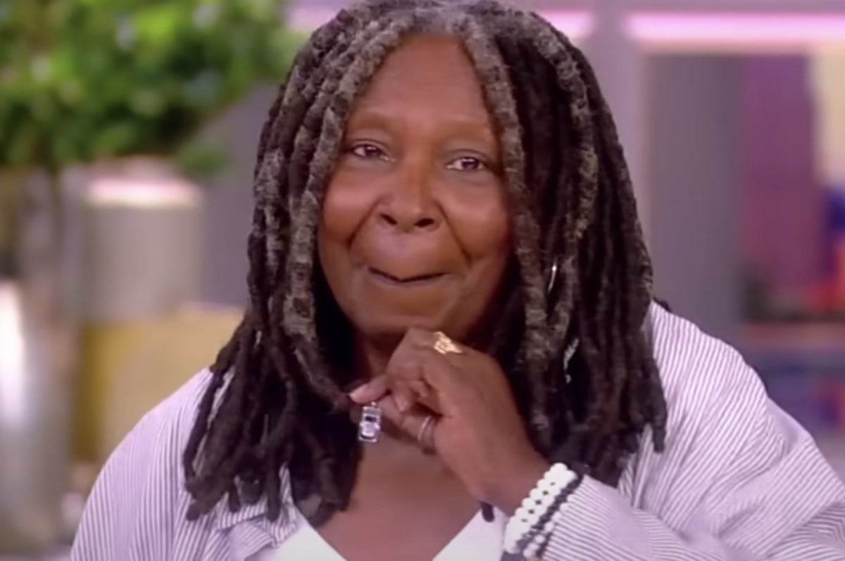 whoopi goldberg folding chair necklace