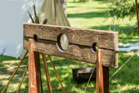 wooden frame to hang criminals